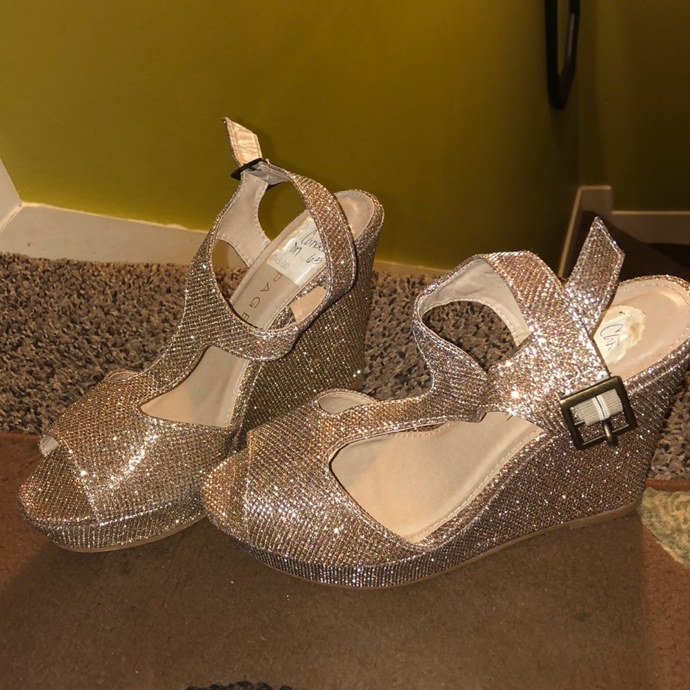 Gold wedges